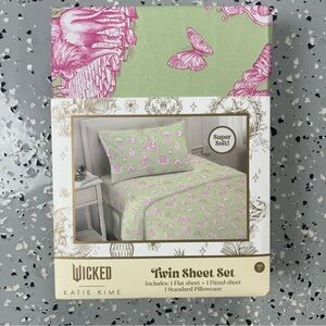 Wicked katie kime Twin Sheet Set - Green and Pink